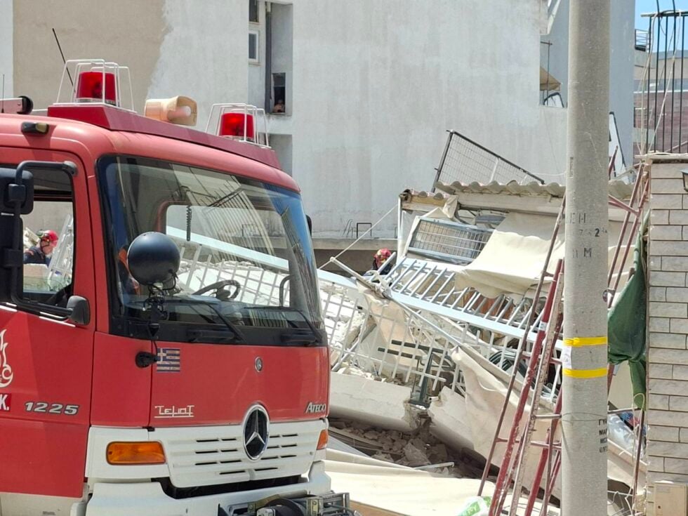 Κατάρρευση πολυκατοικίας στα Πετράλωνα: «Η μαμά μου είδε τη ζωή της να γίνεται χαλάσματα» [βίντεο]