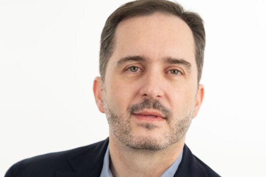 Από τον κατακερματισμό σε μια ενιαία, ολιστική και ανθρωποκεντρική πολιτική για τις εξαρτήσεις