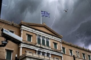 Η τριπλέτα της ανασφάλειας του Μητσοτάκη