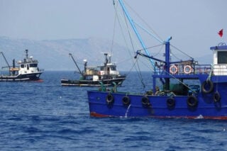 Τουρκικές μηχανότρατες αλωνίζουν νότια της Σάμου