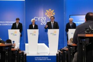 Προειδοποίηση ESM: Κίνδυνοι αστάθειας «κυκλώνουν» την ευρωζώνη