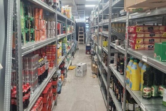 Κινδυνεύουν εργαζόμενοι μέσα σε μαγαζί-γιαπί επί της Λ. Μεσογείων