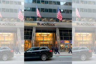 BlackRock: Ο πανίσχυρος αμερικανικός κολοσσός ολοένα και γιγαντώνεται – Διαχειρίζεται 15,3 τρισ. δολάρια 