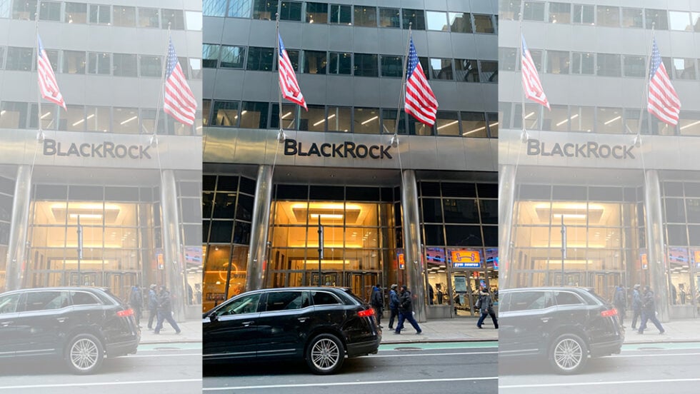 BlackRock: Ο πανίσχυρος αμερικανικός κολοσσός ολοένα και γιγαντώνεται – Διαχειρίζεται 15,3 τρισ. δολάρια