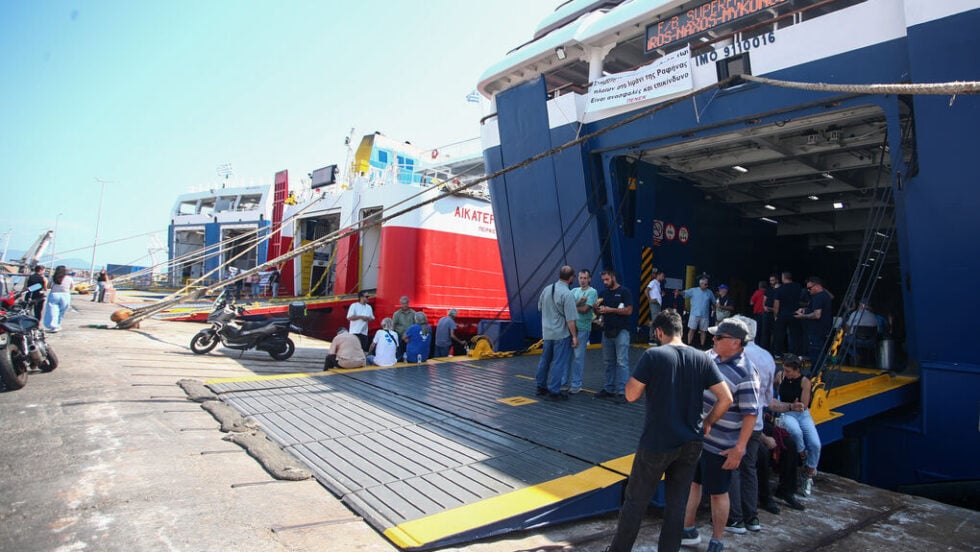 Η απεργία στο λιμάνι της Ραφήνας έλυσε τα οικονομικά αιτήματα των ναυτεργατών