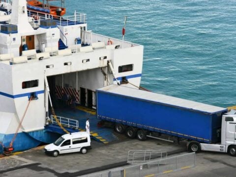 Γεμίζουν τουρίστες αλλά… ξεμένουν από προμήθειες