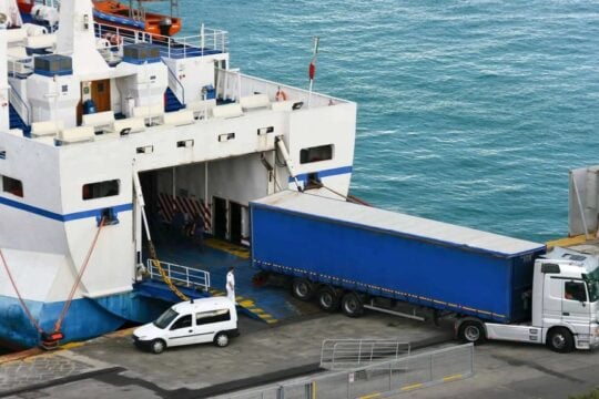 Γεμίζουν τουρίστες αλλά… ξεμένουν από προμήθειες