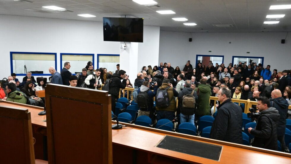 Τέμπη: Η παράσταση του Δημοσίου πυροδοτεί εντάσεις στη δίκη