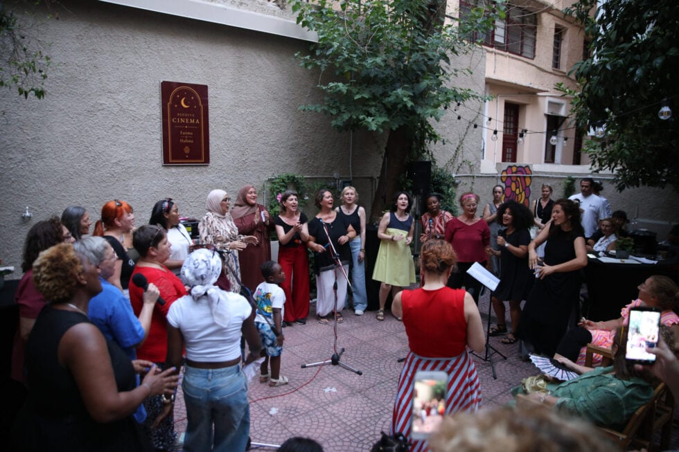 Αναζητώντας άσυλο: ιστορίες μετακινήσεων, πράξεις αποδοχής