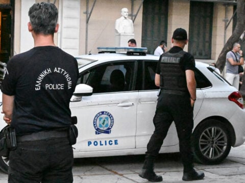 Ο «γαλάζιος» δήμαρχος Άργους υπερασπίζεται με πάθος τους αστυνομικούς που πυροβόλησαν τον 20χρονο