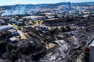 Φωτιά στο Ωραιόκαστρο: Περιβαλλοντική «βόμβα» απειλεί τη Θεσσαλονίκη παρά την απομάκρυνση του καπνού