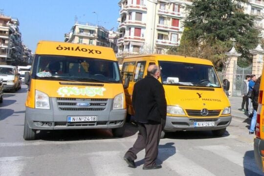 Θέατρο του παραλόγου η μεταφορά μαθητών στη Θεσσαλονίκη: Στον αέρα 16.500 παιδιά που κατοικούν σε απομακρυσμένες περιοχές