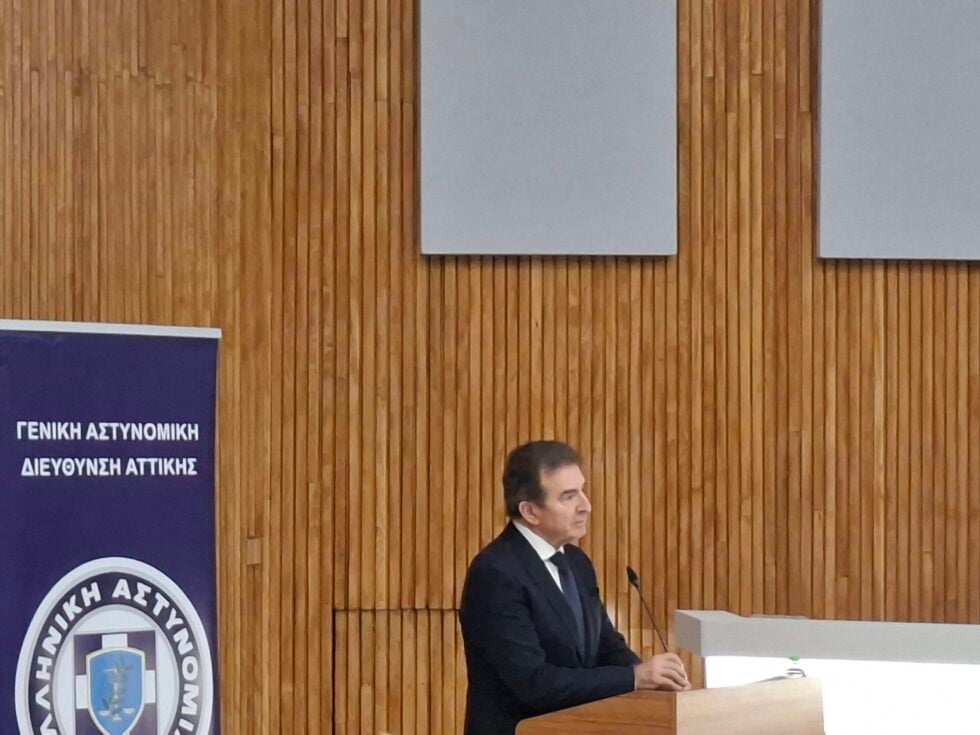 Τέλος εποχής για τα μπλοκάκια της Τροχαίας – Ψηφιακές οι κλήσεις σε Αττική και Θεσσαλονίκη [βίντεο]