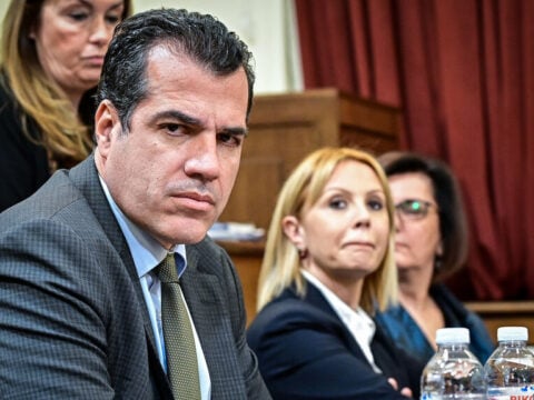 «Όχι» των δικηγόρων στο μπόνους για την απέλαση προσφύγων