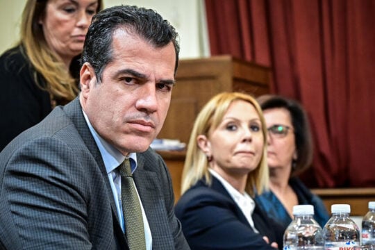 «Όχι» των δικηγόρων στο μπόνους για την απέλαση προσφύγων
