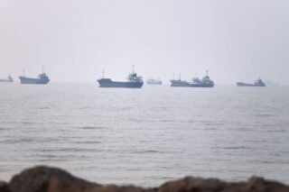 ΗΠΑ – Ιράν: Ο Τραμπ βομβαρδίζει ξανά την παγκόσμια οικονομία