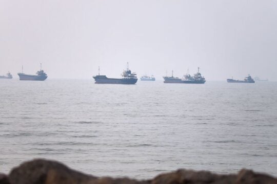ΗΠΑ – Ιράν: Ο Τραμπ βομβαρδίζει ξανά την παγκόσμια οικονομία
