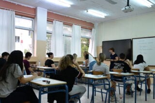 Αναπληρωτές εκπαιδευτικοί: Οταν η επιβίωση θεωρείται ασυμβίβαστη