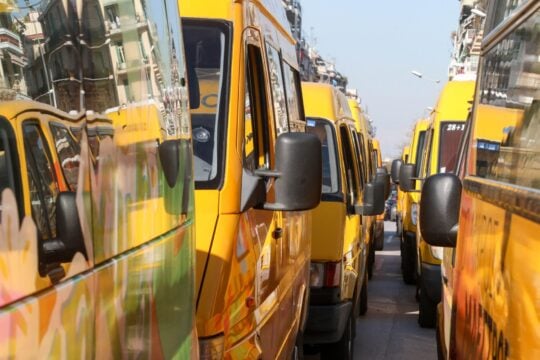Θεσσαλονίκη: Στον αέρα οι μεταφορές 16.500 μαθητών λόγω ολιγωρίας υπουργείων