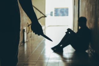 Το σεξ υπό απειλή είναι βία και βιασμός