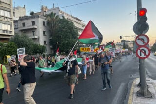 Μαζική διαδήλωση στο Σύνταγμα: «Αγκυρα, Αθήνα, παλεύουμε μαζί, ενάντια στο ΝΑΤΟ που δολοφονεί»