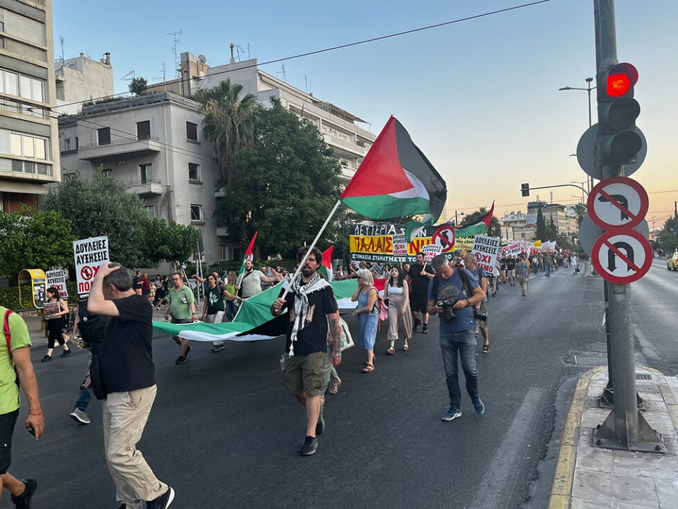 Μαζική διαδήλωση στο Σύνταγμα: «Αγκυρα, Αθήνα, παλεύουμε μαζί, ενάντια στο ΝΑΤΟ που δολοφονεί»