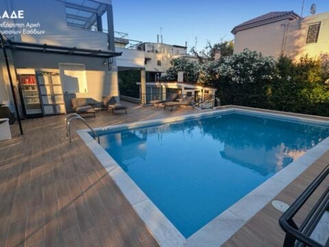 Δήλωνε άστεγη και έμενε σε βίλα με πισίνα – Στην τσιμπίδα της ΑΑΔΕ κύκλωμα φοροδιαφυγής άνω των 17 εκατ. ευρώ