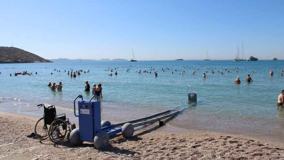 Όνειρο θερινής νυκτός οι παραλίες για άτομα με κινητικά προβλήματα