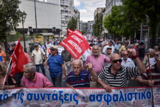 Συντάξεις χηρείας: Χιλιάδες δικαιούχοι εκτός της ρύθμισης