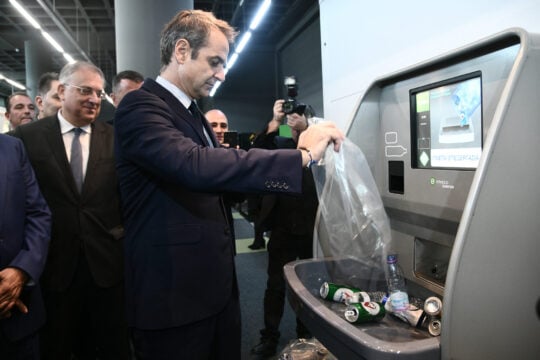 Χρυσές μπίζνες με τα «Σπιτάκια Ανακύκλωσης»: Το νέο «πάρτι» με το σύστημα επιστροφών και οι επενδύσεις εκατομμυρίων