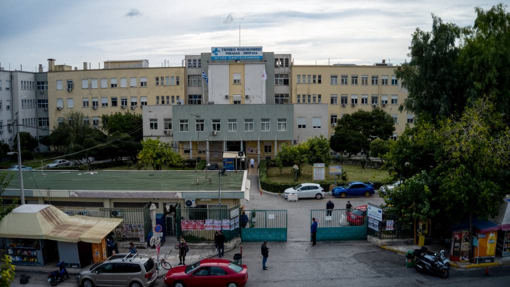 Κρούσματα τροφικής δηλητηρίασης: «Και οι εννέα έφαγαν κοτόπουλο» λέει η διοικήτρια του νοσοκομείου Νίκαιας