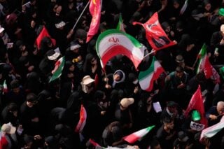 Ιράν: Μήνυμα ενότητας το τελευταίο «αντίο» στον Χαμενεΐ