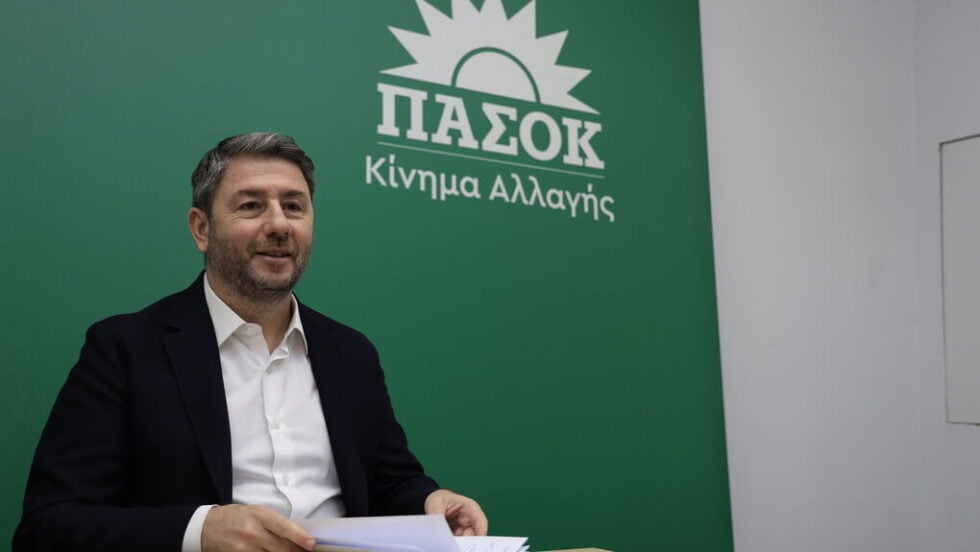 ΠΑΣΟΚ: Προγραμματική καταιγίδα με το βλέμμα στο φθινόπωρο