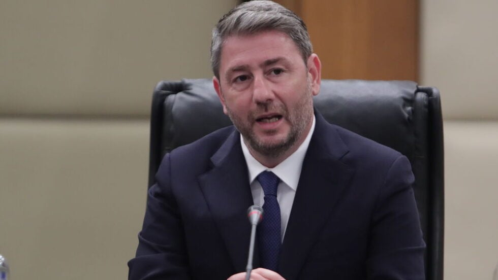 ΠΑΣΟΚ: Εμφαση σε οικονομία και υγεία – Επτά προτάσεις για τις μικρομεσαίες επιχειρήσεις