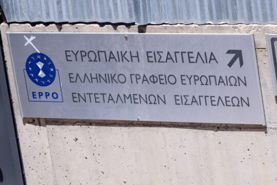 Λινάτσες και φτιασίδια
