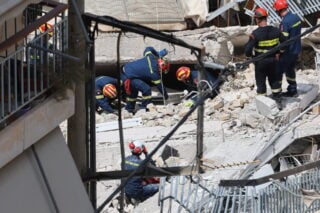 Κατάρρευση πολυκατοικίας στα Πετράλωνα: Για 2 μήνες ήταν ανοιχτό το σκάμμα χωρίς αντιστήριξη – Τα σενάρια που εξετάζονται