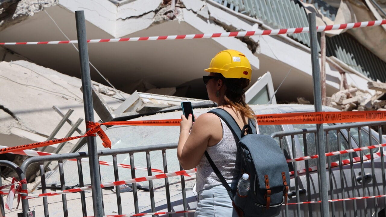 Κατάρρευση πολυκατοικίας στα Πετράλωνα (ΓΙΑΝΝΗΣ ΠΑΝΑΓΟΠΟΥΛΟΣ / EUROKINISSI)
