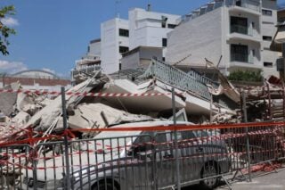 Πετράλωνα: Νέες λεπτομέρειες στο φως για την κατάρρευση της πολυκατοικίας – «Έπεσε σαν χάρτινος πύργος» [βίντεο]