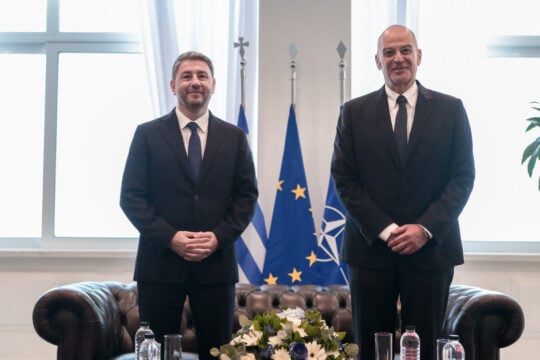 Θεσμικές συναντήσεις με πολιτικές αιχμές για τον Νίκο Ανδρουλάκη: Εξωτερική πολιτική και άμυνα στο επίκεντρο
