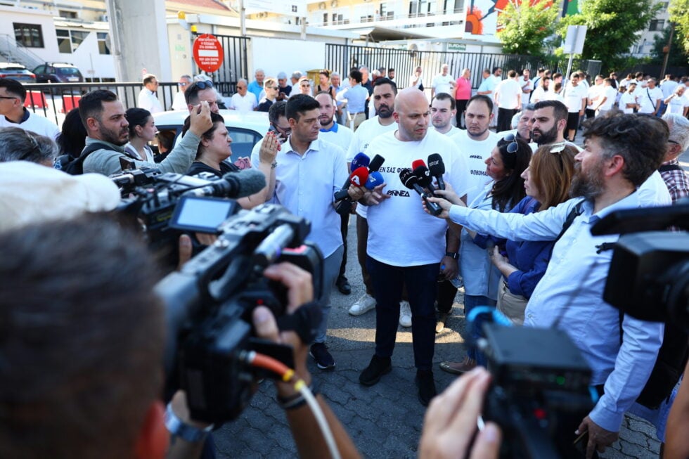 «Δεν σας φοβόμαστε»: Συγκέντρωση διαμαρτυρίας της ΝΔ στο Ιπποκράτειο Θεσσαλονίκης για τη Βάγια Νέστορα