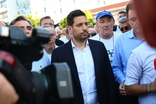 Κυρανάκης: Έρχονται μηνύσεις για τα «αρρωστημένα» σχόλια στο διαδίκτυο μετά τις εμπρηστικές επιθέσεις