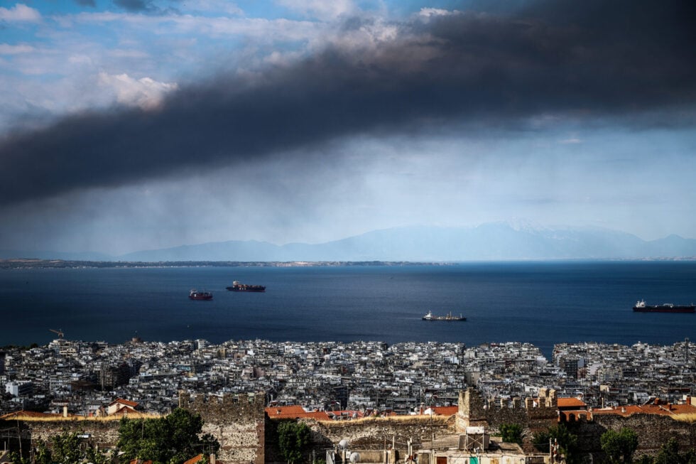 Ωραιόκαστρο: Από αυτοκίνητο ξεκίνησε η πυρκαγιά – Στον εισαγγελέα ο 76χρονος οδηγός [εικόνες – βίντεο]