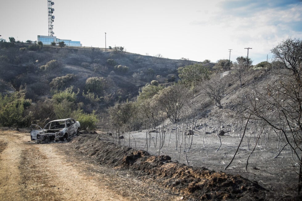 Ωραιόκαστρο: Από αυτοκίνητο ξεκίνησε η πυρκαγιά – Στον εισαγγελέα ο 76χρονος οδηγός [εικόνες – βίντεο]