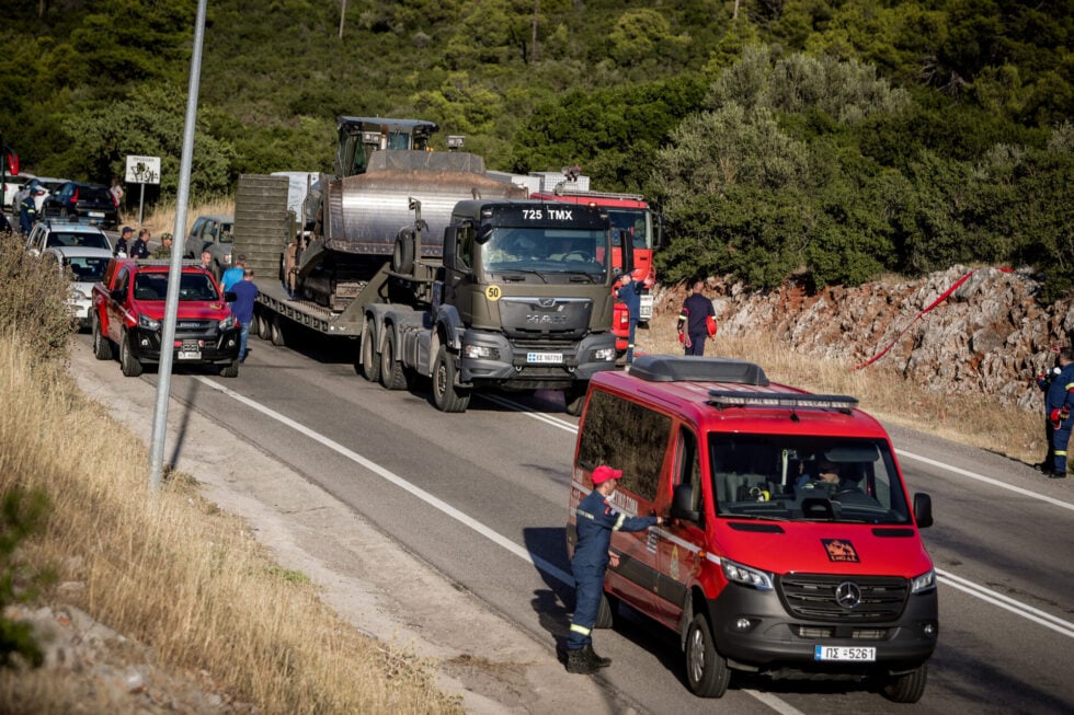 Βελτιωμένη η εικόνα από την πυρκαγιά στην Οινόη – Επιχειρούν 29 εναέρια μέσα, αρκετές ενεργές εστίες