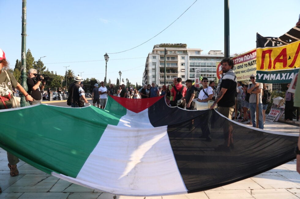 Πορεία ενάντια στη Σύνοδο του ΝΑΤΟ στην Αθήνα: Ηχηρό μήνυμα κατά του πολέμου [εικόνες – βίντεο]