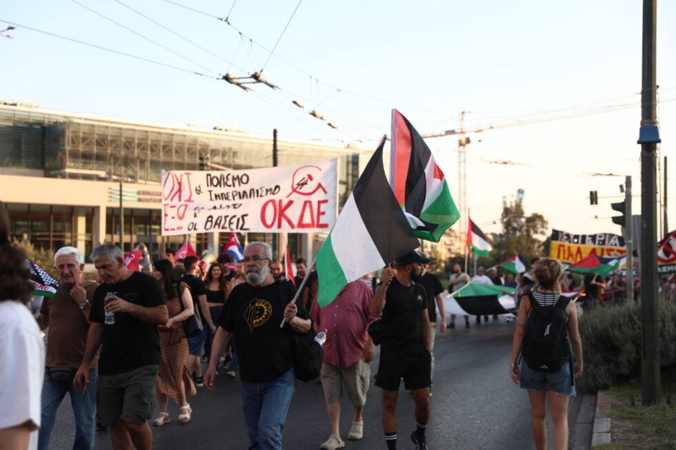 Πορεία ενάντια στη Σύνοδο του ΝΑΤΟ στην Αθήνα: Ηχηρό μήνυμα κατά του πολέμου [εικόνες – βίντεο]