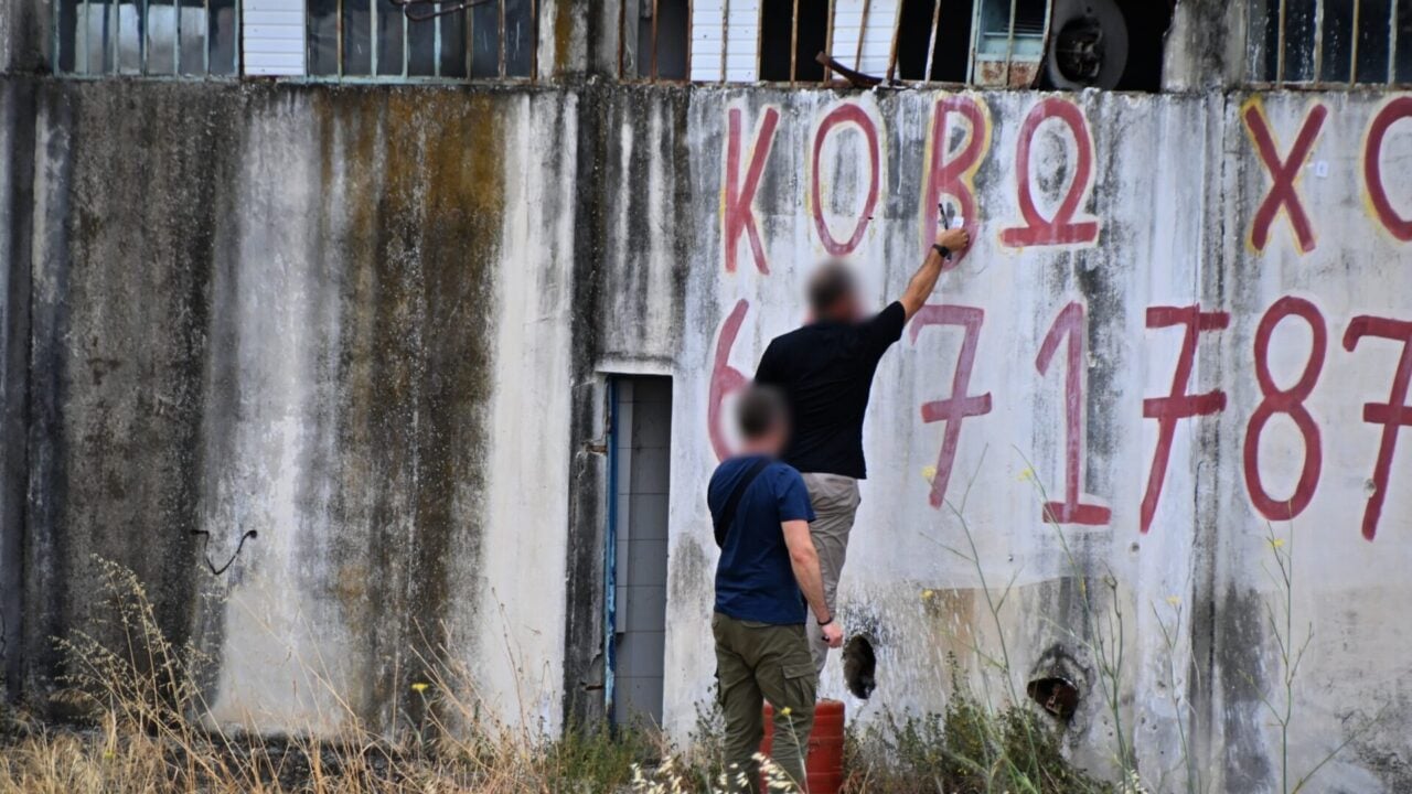 Το σημείο όπου πυροβόλησαν οι δύο αστυνομικοί τον 20χρονο στο Άργος (ΒΑΣΙΛΗΣ ΠΑΠΑΔΟΠΟΥΛΟΣ / EUROKINISSI)