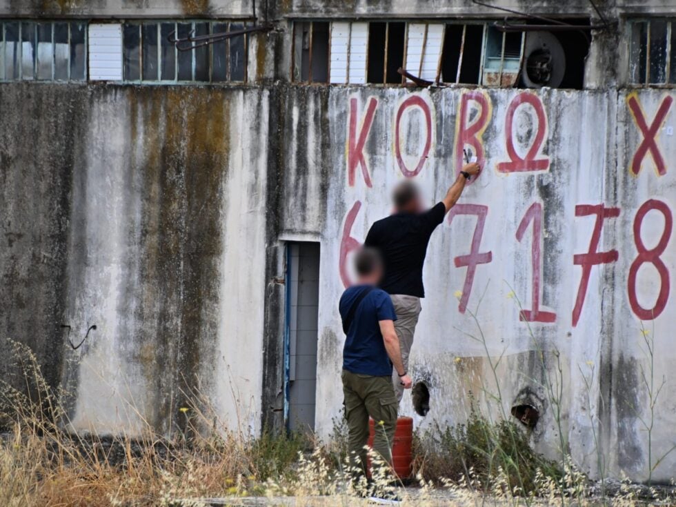 Το σημείο όπου πυροβόλησαν οι δύο αστυνομικοί τον 20χρονο στο Άργος (ΒΑΣΙΛΗΣ ΠΑΠΑΔΟΠΟΥΛΟΣ / EUROKINISSI)