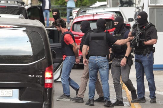 Εμπρησμός Marfin: Στην Ευελπίδων οι δύο συλληφθέντες [βίντεο]