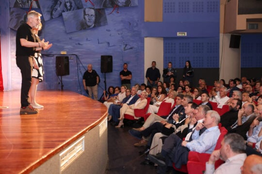 Έπαινοι Αθερίδη σε Χρυσοχοΐδη για τη Marfin: «Γελούσα με το ελληνικό FBI, σήμερα τα παίρνω όλα πίσω»